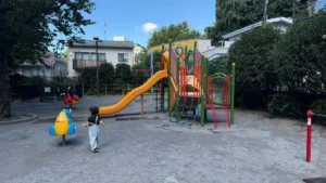 白台児童遊園の複合遊具と揺れる乗り物